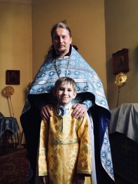 Священник Андрей Мизюк с сыном