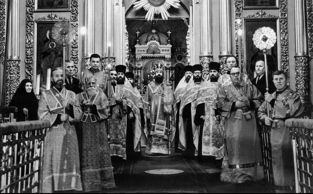 Епископ Саратовский и Волгоградский Пимен (Хмелевской) в Свято-Троицком кафедральном соборе г. Саратова. Саратов, 13 января 1967 г.