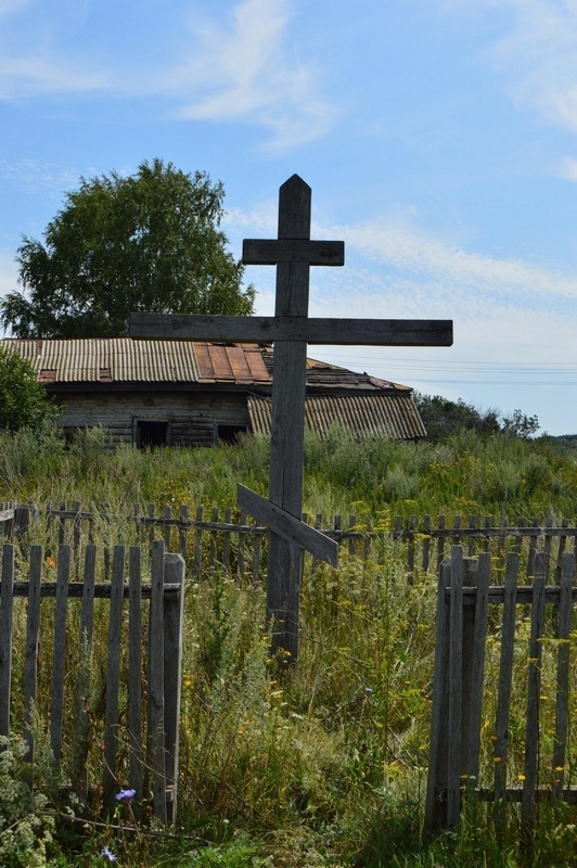Поклонный крест в с. Алексеевка Базарно-Карабулакского района