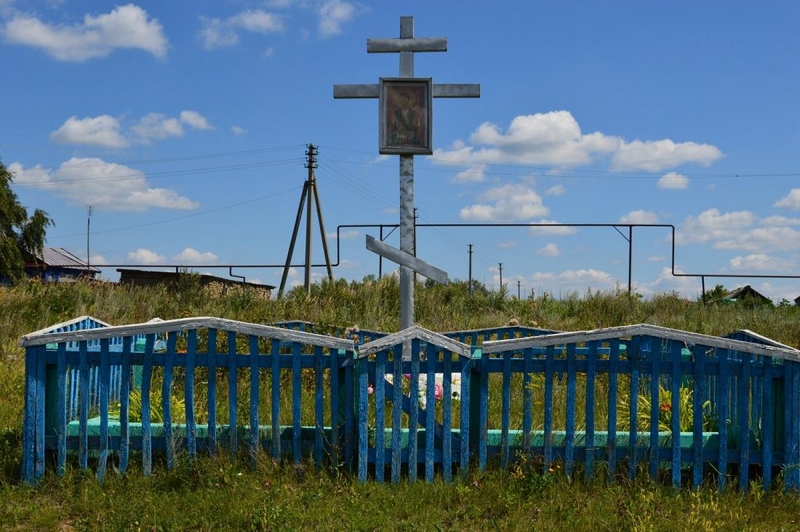 Поклонный крест в с. Малые Озерки Базарно-Карабулакского района