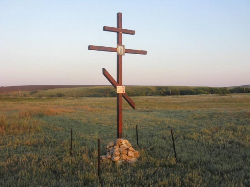 Поклонный крест в с. Малая Каменка Новобурасского района