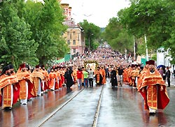 В Саратове состоялся многотысячный Крестный ход В Саратове состоялся многотысячный Крестный ход