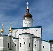 Собор Трех Святителей в Спасо-Елеазаровском монастыре 