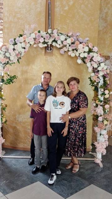 С младшими кровными детьми, Екатериной и Николаем