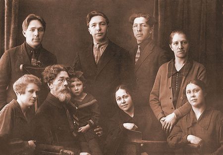 Cвященномученик Иоанн Днепровский в кругу семьи
