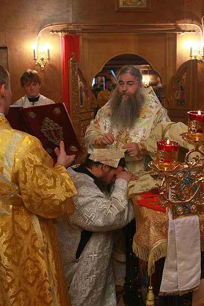 Хиротония в храме с. Старая Жуковка, октябрь 2008 года Хиротония в храме с. Старая Жуковка, октябрь 2008 года