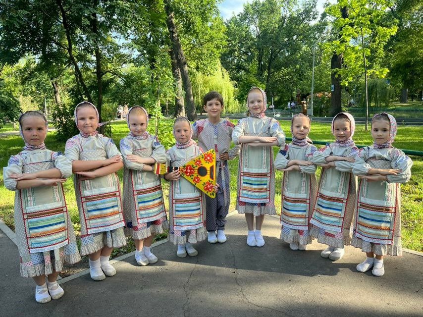 Воспитанницы центра "Колосок"
