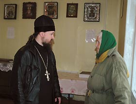 Батюшка и староста прихода в с. Андреевка Людмила Александровна Семина