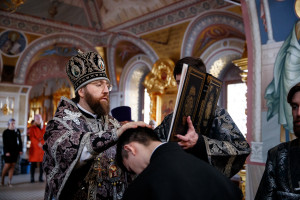 Литургия Преждеосвященных Даров в Свято-Троицком кафедральном соборе Саратова