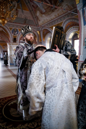 Литургия Преждеосвященных Даров в Свято-Троицком кафедральном соборе Саратова