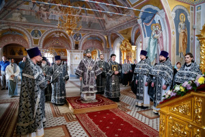 Литургия Преждеосвященных Даров в Свято-Троицком кафедральном соборе Саратова