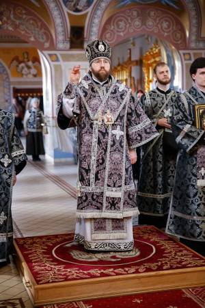 Литургия Преждеосвященных Даров в Свято-Троицком кафедральном соборе Саратова