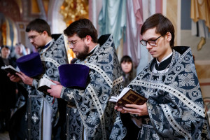 Литургия Преждеосвященных Даров в Свято-Троицком кафедральном соборе Саратова