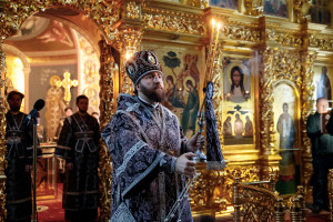 Литургия Преждеосвященных Даров в Свято-Троицком кафедральном соборе Саратова