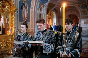 Литургия Преждеосвященных Даров в Свято-Троицком кафедральном соборе Саратова