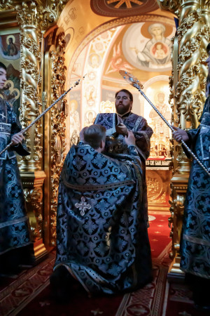 Литургия Преждеосвященных Даров в Свято-Троицком кафедральном соборе Саратова
