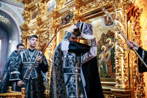 Литургия Преждеосвященных Даров в Свято-Троицком кафедральном соборе Саратова