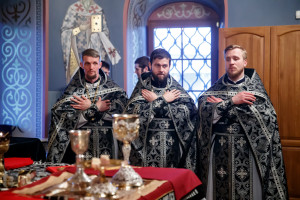 Литургия Преждеосвященных Даров в Свято-Троицком кафедральном соборе Саратова