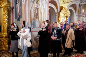 Литургия Преждеосвященных Даров в Свято-Троицком кафедральном соборе Саратова