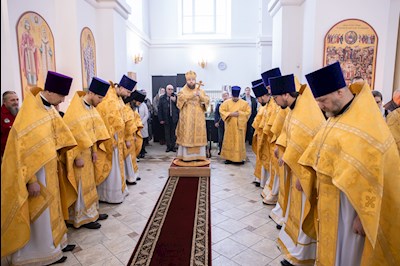 Митрополит Игнатий совершил Божественную литургию в Николо-Тихвинском соборном храме г. Саратова
