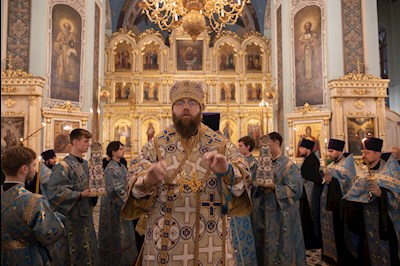 Митрополит Игнатий совершил всенощное бдение в канун праздника Сретения Господня в Духосошественском соборе г.Саратова 14.02.2023