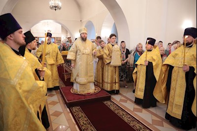 Митрополит Игнатий совершил всенощное бдение в храме Первоверховных апостолов Петра и Павла города Саратова