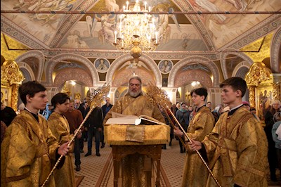 Митрополит Игнатий в Неделю сыропустную, воспоминание Адамова изгнания, Прощеное воскресение совершил Божественную литургию в Свято-Троицком кафедральном соборе города Саратова