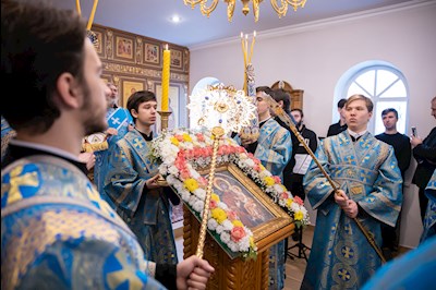 Многолетие. Митрополит Игнатий совершил Божественную литургию в храме в честь иконы Божией Матери «Скоропослушница» г. Шиханы