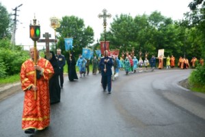 Начался многодневный крестный ход в Вавилов Дол