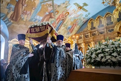Великий Пяток. Вынос Плащаницы Спасителя. Свято-Троицкий кафедральный собор города Саратова (30.04.2021)