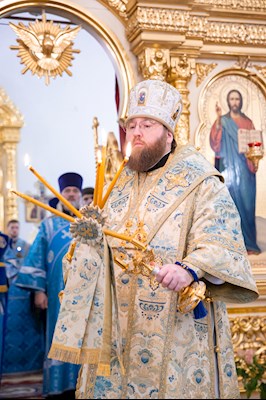 Великое славословие. Митрополит Игнатий совершил всенощное бдение в Казанском храме Саратова