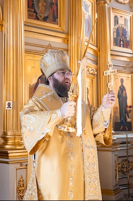 "Во Царствии Твоем". Митрополит Игнатий совершил Божественную литургию в храме во имя святого апостола и евангелиста Иоанна Богослова при СПДС