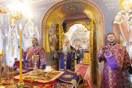 Божественная литургия в Свято-Троицком кафедральном соборе г. Саратова