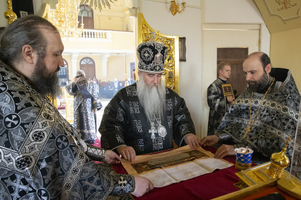 Литургия Преждеосвященных Даров на Архиерейском подворье — в храме святого апостола и евангелиста Иоанна Богослова