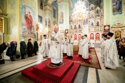 Епископ Шахтинский и Миллеровский Симон совершил Божественную литургию в Покровском соборе г. Саратова