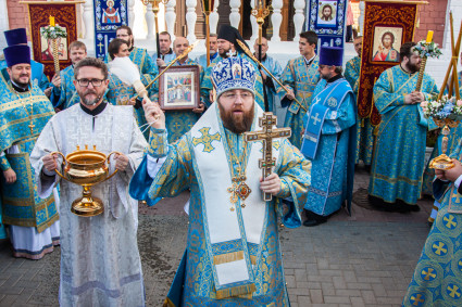 Божественная литургия в храме в честь Покрова Пресвятой Богородицы г. Саратова