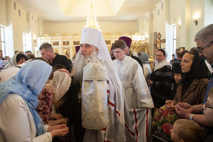 Божественная литургия и панихида на Архиерейском подворье — храме во имя преподобного Серафима Саровского г.Саратова
