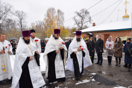 На Воскресенском кладбище совершена панихида по жертвам репрессий