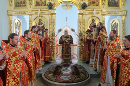 Божественная литургия в храме в честь Покрова Пресвятой Богородицы г.Петровска