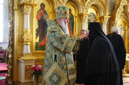 Митрополит Лонгин совершил Литургию в Преображенском соборе Серафимо-Дивеевского монастыря