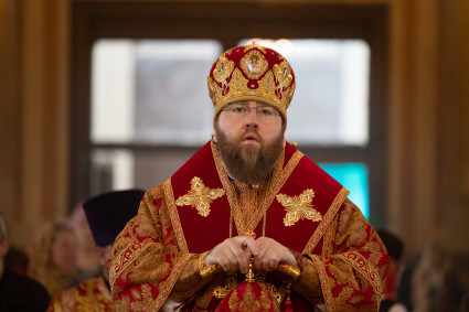 Митрополит Игнатий совершил Великую пасхальную вечерню в Свято-Троицком кафедральном соборе г. Покровска (Энгельса)
