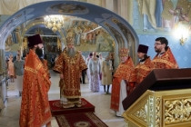 Божественная литургия в Свято-Троицком соборе Саратова