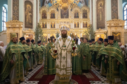 Митрополит Игнатий совершил Божественную литургию в Духосошественском соборе г. Саратова