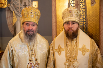 Митрополит Игнатий и архиепископ Юстиниан совершили Божественную литургию в Свято-Троицком кафедральном соборе г. Саратова