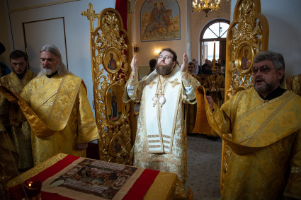 Митрополит Игнатий совершил чин малого освящения храма святителя и чудотворца Николая с. Долгий Буерак и Божественную литургию в новоосвященном храме