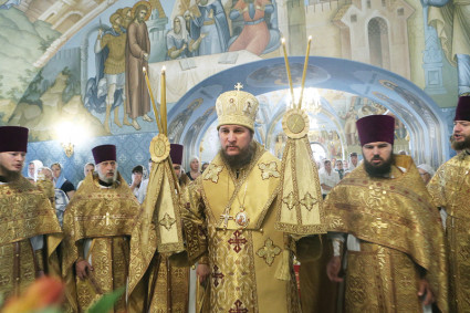 Епископ Пахомий совершил Божественную литургию в Свято-Троицком кафедральном соборе Саратова