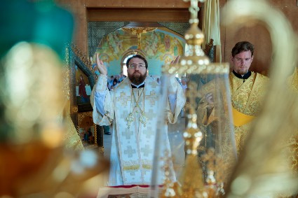 Митрополит Игнатий совершил Божественную литургию в Вознесенско-Пантелеимоновском храме с. Усть-Курдюм