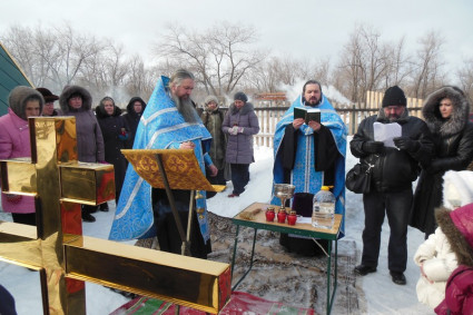 В п. Красный Текстильщик освятили купол храма-часовни во имя преподобного Серафима Саровского