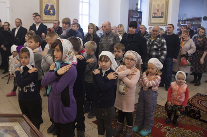 Божественная литургия в храме во имя святых первоверховных апостолов Петра и Павла г.Красноармейска