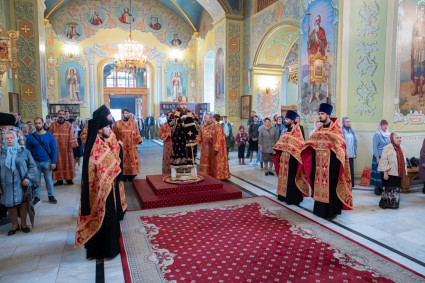 Митрополит Игнатий совершил всенощное бдение в Покровском соборе Саратова